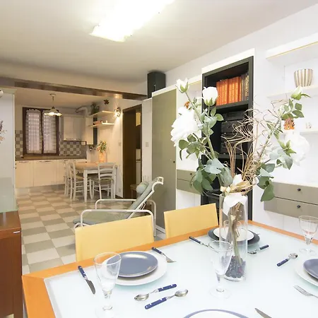 Rialto Glamour House *